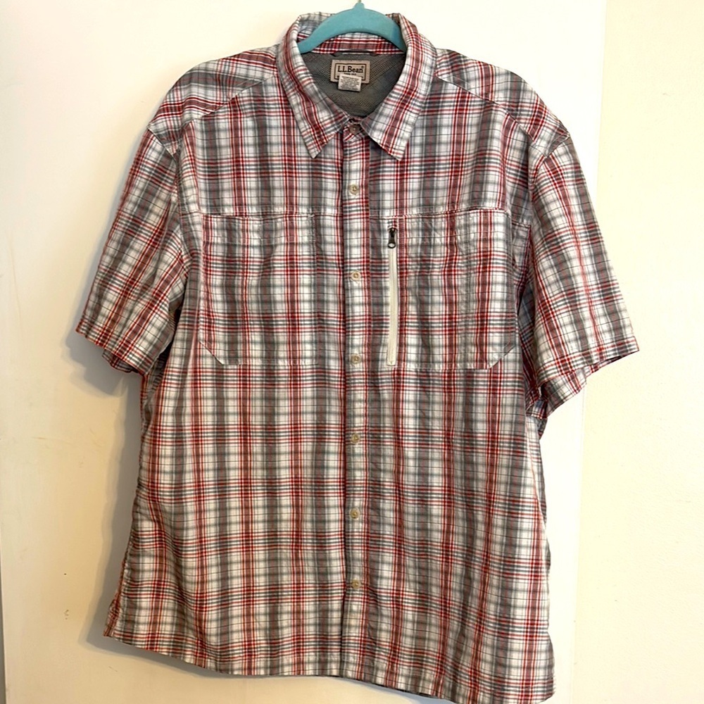 L.L.Bean Men’s Red and White Casual Button Down Shirt. Size XL